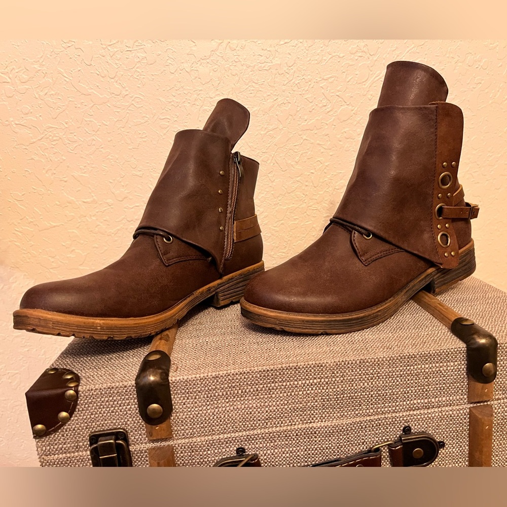 Brown wide ankle slip on boots- Size 8 - Picture 3 of 7